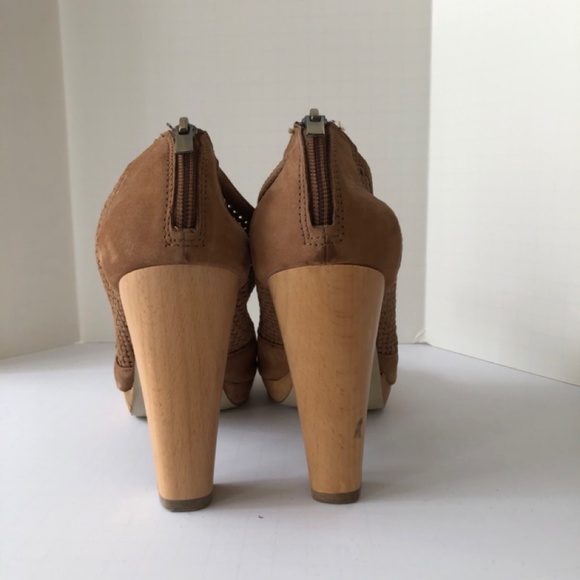 Banana Republic High Heels suede - size 9 - camel - mesh - open toe - wo… - Picture 3 of 8